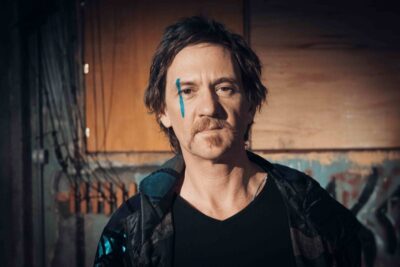 Movimento da extrema-direita torna o rock relevante, afirma André Frateschi em álbum com nova banda