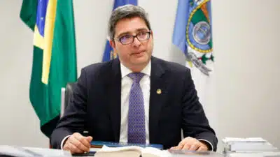 Sen. Carlos Portinho em seu gabinete, no Senado Federal, após entrevista ao Poder360. Sérgio Lima/Poder360 13.jun.2022