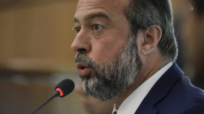 Ministra da Gestão e da Inovação em Serviços Públicos, Esther Dweck; o ministro de Minas e Energia, Alexandre Silveira; o ministro das comunicações, Juscelino Filho; o ministro do Desenvolvimento Agrário e Agricultura Familiar, Paulo Teixeira; e representantes dos ministérios da Defesa e da Ciência, Tecnologia e Inovações assinarão Acordos de Cooperação Técnica (ACTs), no âmbito do Programa de Governança e Modernização das Empresas Estatais – Inova. Participam o Ministério de Minas e Energia (MME) -  Empresa Brasileira de Participações em Energia (ENBPar), Indústrias Nucleares do Brasil (INB), Eletronuclear, Nuclebrás Equipamentos Pesados S.A (Nuclep); Ministério das Comunicações (MCOM) - Telecomunicações Brasileiras S.A (Telebrás); Ministério da Ciência, Tecnologia e Inovações (MCTI) - Centro Nacional de Tecnologia Eletrônica Avançada (Ceitec);Ministério da Defesa (MD) - Indústria  de Material Bélico do Brasil (IMBEL); Ministério do Desenvolvimento Agrário (MDA) - Banco Nacional de Desenvolvimento Econômico e Social (BNDES), Companhia de Entrepostos e Armazéns Gerais de São Paulo (CEAGESP), Companhia de Armazéns e Silos de Minas Gerais (CEASAMINAS), Companhia Nacional de Abastecimento (CONAB) - Sérgio Lima/Poder360 - 17.dez.2024