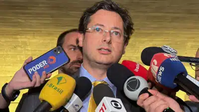 O advogado Fábio Wajngarten, assessor do ex-presidente Jair Bolsonaro (PL), a prisão preventiva do tenente-coronel Mauro Cid. O militar está preso desde 3 de maio depois de ser alvo de operação da Polícia Federal que investiga a inserção de dados falsos em cartões de vacinação. Wajngarten declarou que não há “o que temer” no celular de Cid apreendido na operação. |Sérgio Lima/Poder360 11.jul.2023