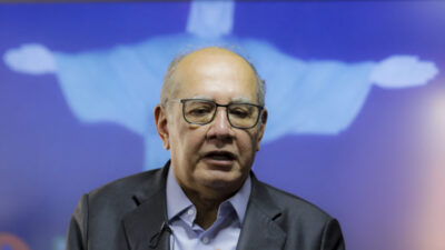 Ministro Gilmar Mendes (Supremo Tribunal Federal) durante palestra para os trainees do Poder360, em Brasília. O jornal digital Poder360 selecionou 15 jornalistas para participar do seu 1º Programa de Trainees em Jornalismo em sua sede, em Brasília, de fevereiro a abril de 2025. O foco do programa será formar novos talentos e cultivar a prática do bom jornalismo profissional. Os selecionado são: Gabriel Lopes, Gabriel Romeiro, Gabriela Silva de Carvalho, Hadass Leventhal, João Paulo Caires, Júlia Amôedo, Lara Brito, Laurent Keller, Leo Garfinkel, Letícia Izabel Araújo Linhares, Letícia Nascimento Passos, Luca Marllon, Mylla Marcolino, Pedro Linguitte e Vinícius Milhomem. | Sergio Lima/Poder360 -28.fev.2025