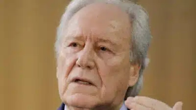 O ministro Ricardo Lewandowski (Justica), apresenta o novo texto da PEC (Proposta de Emenda à Constituição) da segurança. A proposta foi enviada à Casa Civil e, posteriormente, irá ao Congresso. Na versão final do projeto um novo trecho foi incluído  para “deixar explícito” que a União não interferirá na autonomia dos Estados e municípios. O evento foi realizado no ministério da Justiça. | Sérgio Lima/Poder360 - 15.jan.2025