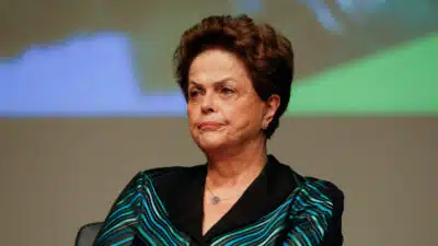 O presidente Luiz Inacio Lula da Silva participa da cerimonia de assinatura de contratos de captação de recursos entre o BNDES e o New Development Bank, o banco dos Brics, com a presença de Aloizio Mercadante e de Dilma Rousseff, que presidem as instituições, na sede do Banco Nacional de Desenvolviemnto Econômico e Social, no Rio de Janeiro. | Sérgio Lima/Poder360 - 06.dez.2023