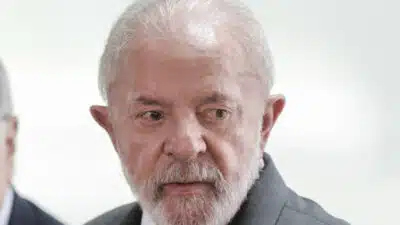 O presidente Luiz Inácio Lula da Silva (PT) recebe o presidente de Angola, João Manuel Lourenço (MPLA) no Palácio do Planalto, em Brasília. A visita de Lourenço e da primeira-dama angolana, Ana Dias Lourenço, é realizada durante a Semana da África no Brasil. | Sérgio Lima/Poder360 - 23.mai.2025
