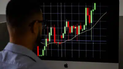 Tabelas, gráficos, bolsa de valores, indice, anotasções, pesquisas, minitor, computador. | Sérgio Lima/Poder360 - 28.nov.2023