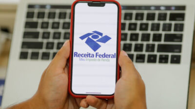 Aplicativo da Receita Federal em aparelhos de smartphones. | Sérgio Lima/Poder360 - 10.jun.2024
