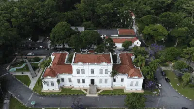 Manifestantes se opõem à derrubada de 6.600 árvores para a expansão do Butantan Manifestantes se opõem à derrubada de 6.600 árvores para a expansão do Butantan