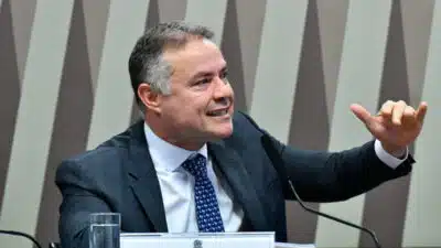 Comissão de Serviços de Infraestrutura (CI) realiza audiência pública interativa com o ministro dos Transportes, para apresentará o plano de trabalho da pasta para os próximos dois anos.

À mesa, em pronunciamento, ministro de Estado dos Transportes, Renan Filho.

Foto: Geraldo Magela/Agência Senado