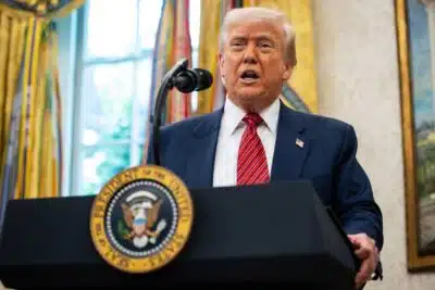 Washington (USA), 07/05/2025.- US President Donald Trump speaks before former US Senator David Perdue (not pictured) is sworn in as the United States Ambassador to the Peoples Republic of China during a ceremony in the Oval Office at the White House in Washington, DC, USA, 07 May 2025. (Estados Unidos) EFE/EPA/SAMUEL CORUM / POOL