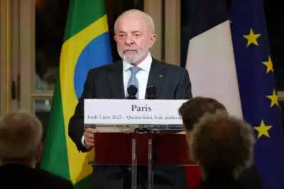 Paris (France), 05/06/2025.- Brazil's President Luiz Inacio Lula da Silva delivers a speech ahead of a state dinner at The Elysee Presidential Palace in Paris, France, 05 June 2025. The Brazilian president is in France to participate in the United Nations Ocean Conference held in Nice from 09 June to 13 June 2025. (Brasil, Francia, Niza) EFE/EPA/LUDOVIC MARIN / POOL MAXPPP OUT