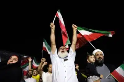 TEHRAN (Iran (Islamic Republic Of)), 13/06/2025.- Iranians celebrate following Iran's missile attack on Israel, in Tehran , Iran, 13 June 2025. Iranian supreme leader Ayatollah Ali Khamenei said Israel 'made a grave mistake' following the strikes on Iran, adding that the Iranian armed forces will respond to the aggression. Israel's military has identified missiles being launched from Iran towards the territory of Israel in retaliation following overnight airstrikes on Iranian targets. (Teherán) EFE/EPA/ABEDIN TAHERKENAREH
