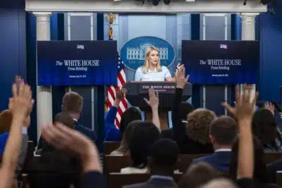 WASHINGTON (United States), 30/06/2025.- White House Press Secretary Karoline Leavitt briefs the media in the White House Press Briefing Room in Washington, DC, USA, 30 June 2025. Leavitt answered questions about the so-called big, beautiful bill, as well as the Trump administration's attack on Iran's nuclear sites. EFE/EPA/JIM LO SCALZO