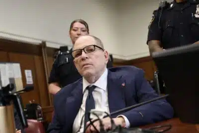New York (United States), 12/06/2025.- Former US film producer Harvey Weinstein appears at Manhattan Criminal Court for his retrial on rape and sexual assault charges in New York City, New York, 12 June 2025, a day after a partial verdict was reached in the trial. Weinstein was found guilty on 11 June of sexually assaulting Miriam Haley and not guilty of sexually assaulting former model Kaja Sokola. The jury was unable to reach a verdict on the third count of rape and continues to deliberate on 12 June. (Nueva York) EFE/EPA/JEFFERSON SIEGEL / POOL
