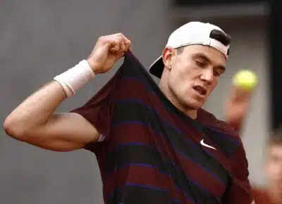 PARIS (France), 02/06/2025.- Jack Draper of Britain in action during his Men's 4th round match against Alexander Bublik of Kazakhstan at the French Open Grand Slam tennis tournament at Roland Garros in Paris, France, 02 June 2025. (Tenis, Abierto, Francia, Kazajstán, Reino Unido) EFE/EPA/YOAN VALAT