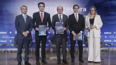 Esfera Brasil reúne autoridades para debater o combate ao crime organizado com os
ministros Gilmar Mendes, do STF, Bruno Dantas, do TCU, Paulo Gonet (PGR), Isaac Sidney (pres. da Federação Brasileira de Bancos - Febraban) e o diretor-geral da PF, Andrei Rodrigues, em evento em Brasília do Instituto Esfera de Estudos e Inovação (Seminário Inteligência Financeira Contra o Crime Organizado) frente acadêmica do think tank Esfera Brasil,no IDP (Instituto Brasileiro de Ensino, Desenvolvimento e Pesquisa), em Brasília. | Sérgio Lima/Poder360 - 25.junho.2025