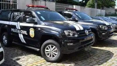 Homem e mulher detidos por aplicar golpes financeiros com fotos de criança doente Homem e mulher detidos por aplicar golpes financeiros com fotos de criança doente