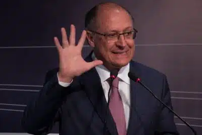 SP - ALCKMIN-ABDIB-FÓRUM - ESPORTES - O candidato à presidência da República, Geraldo Alckmin, participa de sabatina no Abdib Fórum em São Paulo (SP), nesta segunda-feira (20). 20/08/2018 - Foto: HENRIQUE BARRETO/FUTURA PRESS/FUTURA PRESS/ESTADÃO CONTEÚDO