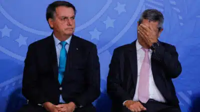 O presidente Jair Bolsonaro durante o Lançamento do lançamento do novo crédito habitacional para assentados, com o os ministros Braga Netto, Tereza Cristina e o menino Eduardo Souza Ramos, no Palácio do Planalto. Sérgio Lima/Poder360 30.09.2020