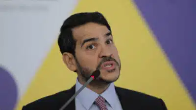 Força-tarefa tenta melhorar a imagem do governo na fraude do INSS. 
O Secretário de Comunicação, Sidônio Palmeira, Ministro da AGU (Advocacia-Geral da União), Jorge Messias e o ministro da CGU (Controladoria Geral da União), Vinícius de Carvalho e o presidente do INSS (Instituto Nacional do Seguro Social), Gilberto Waller no combate à fraude do INSS e em defesa dos aposentados contra empréstimos consignados irregulares, durante entrevista coletiva no Palácio do Planalto.| Sérgio Lima/Poder360 - 08.maio.2025