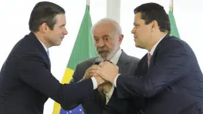 Presidente Luiz Inácio Lula da Silva recebe os novos presidentes do Senado, Davi Alcolumbre (D) e da Câmara dos Deputados, Hugo Motta (E) | Sérgio Lima/Poder360 - 03.fev.2025