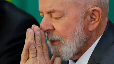 O presidente da República, Luiz Inácio Lula da Silva (PT) durante cerimônia de assinatura de contrato entre o Ministério da Justiça e Segurança Pública e o BNDES (Banco Nacional de Desenvolvimento Econômico e Social) para a destinação de recursos do Fundo Amazônia para o “Plano Amazônia: Segurança e Soberania”, com a presença dos ministros Ricardo Lewandowscki, Marina Silva, Geraldo Alckmin,  presidente do BNDES, Aloizio Mercadante, presidente da Petrobras Magda Chambriard e o diretor-geral da PF, Andrei Rodrigues. Serão destinados R$ 318,5 milhões à iniciativa, que tem como objetivo aumentar a presença do Estado na região amazônica para combater crimes ambientais. | Sérgio Lima/Poder360 17.jun.2024