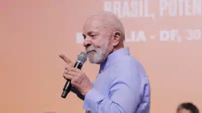 Presidente Luiz Inacio Lula da Silva  (PT) e o presidente da Câmara dos Deputados, Uso Motta participam da Convenção Nacional do PSB, partido do vice-presidente Geraldo Alckmin, convidou dirigentes de legendas da base do governo de Luiz Inácio Lula da Silva (PT) e da oposição para seu congresso nacional. O início do evento foi nessa 6ª feira (30.mai.2025) em Brasília. O atual presidente do partido, Carlos Siqueira deve passar o comando para o prefeito de Recife, João Campos no final da convenção no domingo. | Sérgio Lima/Poder360 - 01.jun.2025