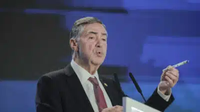 A CNI (Confederação Nacional da Indústria) realiza  o evento em comemoração ao Dia da Indústria, em Brasília. O presidente do STF (Supremo Tribunal Federal), Roberto Barroso, fez a palestra magna sobre inteligência artificial. O encontro contou com as presenças do ministro da Justiça, Ricardo Lewandowski e o presidente da Câmara dos Deputados, deputado Hugo Motta e o ministro da Defesa, José Mucio, e tratou sobre os desafios e os caminhos do setor industrial no Brasil