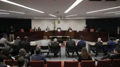 A 1ª Turma do STF (Supremo Tribunal Federal) começa a interrogar nesta 2ª feira (9.jun.2025), 8 réus do núcleo 1 da ação penal que investiga a tentativa de golpe de Estado em 2022. O 1º deles a ser ouvido é o ex-ajudante de ordens de Jair Bolsonaro (PL), o tenente-coronel Mauro Cid, que firmou um acordo de delação premiada com a PF (Polícia Federal), homologado pelo STF.  Ele é o 1º justamente por ser o réu delator. A ordem dos demais depoimentos respeitará a ordem alfabética. | Sérgio Lima/Poder360 - 09.jul.2025