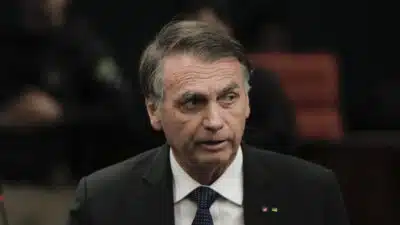 Depoimento do ex-presidente Jair Bolsonaro - A 1ª Turma do STF (Supremo Tribunal Federal) no segundo dia dos depoimentos dos 8 réus do núcleo 1 da ação penal que investiga a tentativa de golpe de Estado em 2022. O 1º deles a ser ouvido é o ex-ajudante de ordens de Jair Bolsonaro (PL), o tenente-coronel Mauro Cid, que firmou um acordo de delação premiada com a PF (Polícia Federal), homologado pelo STF.  Ele é o 1º justamente por ser o réu delator. A ordem dos demais depoimentos respeitará a ordem alfabética. | Sérgio Lima/Poder360 - 10.jun.2025