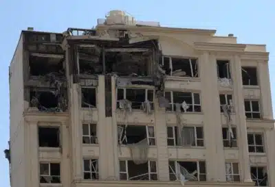 TEHRAN (IRAN(Islamic Republic Of)), 13/06/2025.- A damaged building that was hit by Israeli air strikes, north of Tehran, Iran, 13 June 2025. Israel launched strikes on Iran and its capital Tehran early 13 June, killing top military figures, including Armed Forces Chiefs of Staff Mohammad Bagheri and Chief Commander of the Islamic Revolutionary Guard Corps (IRGC) Hossein Salami, both countries confirmed. The strikes were part of Operation Rising Lion, Israel's Prime Minister Netanyahu said, adding that Iran's nuclear programme poses a threat to 'Israel's very survival.' (Teherán) EFE/EPA/ABEDIN TAHERKENAREH