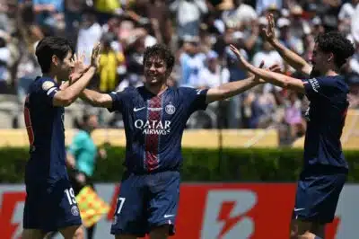 Paris Saint-Germain's South Korean midfielder #19 Kang-in Lee (L) celebrates with teammates after scoring a goal during the Club World Cup 2025 Group B football match between France's Paris Saint-Germain and Spain's Atletico de Madrid at the Rose Bowl stadium in Los Angeles on June 15, 2025. (Photo by Patrick T. Fallon / AFP)