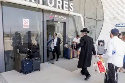 Israeli passengers prepare to depart Limassol Port to Israel in a chartered cruise ship on June 19, 2025, in Cyprus' coastal city of Limassol. Israeli transport Minister Miri Regev said on June 17 that between 100,000 and 150,000 Israelis have been stranded abroad, as Israel and Iran traded deadly fire in their most intense confrontation ever. (Photo by Iakovos Hatzistavrou / AFP)