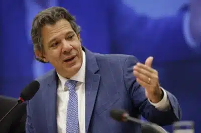 DF - FAZENDA/HADDAD/CÂMARA/AUDIÊNCIA/RENDA/DISTRIBUIÇÃO - ECONOMIA - O ministro da Fazenda, Fernando Haddad,       participa de uma audiência pública       conjunta das Comissões de Finanças e       Tributação e de Fiscalização Financeira       e Controle da Câmara dos Deputados, em       Brasília (DF), na manhã desta quarta-  feira, 11 de junho de 2025. Haddad       reconheceu que pouco vem sendo feito       para melhorar a distribuição de renda       no Brasil e defendeu o projeto de       reforma do Imposto de Renda, com a       ampliação da desoneração para até R$ 5       mil mensais e tributação da alta renda       como compensação.       11/06/2025 - Foto: WILTON JUNIOR/ESTADÃO CONTEÚDO
