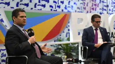 11º Fórum Parlamentar do Brics - Brasil 2025 - Entrevista Coletiva.

Presidente do Senado Federal, senador Davi Alcolumbre (União-AP), e o presidente da Câmara dos Deputados, deputado Hugo Motta (Republicanos-PB), fazem declaração conjunta sobre o Brics.

Foto: Carlos Moura/Agência Senado