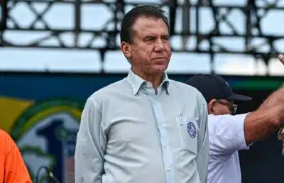 SP - 1º MAIO/SP/CENTRAIS SINDICAIS/LUIZ MARINHO - GERAL - O ministro do Trabalho, Luiz Marinho, participa do evento do Dia do Trabalhador promovido por centrais sindicais na   Praça Campo de   Bagatelle, em Santana, na Zona Norte de São Paulo, nesta quinta-feira, 1º de maio de 2025. As   principais   reivindicações do ato são redução da jornada sem redução salarial, menos juros, mais empregos,   igualdade salarial   entre homens e mulheres, aposentadoria digna, saúde e segurança no trabalho. Diversas atrações   musicais animam o   público ao longo do dia.      01/05/2025 - Foto: ROBERTO SUNGI/ATO PRESS/ESTADÃO CONTEÚDO
