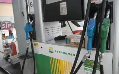PR - COMBUSTÍVEL/ICMS/AUMENTO - ECONOMIA - Vista de bomba em posto de combustíveis em Curitiba, nesta terça-feira, 28. O Imposto sobre Circulação de   Mercadorias e Serviços (ICMS) estadual será elevado em R$ 0,10 por litro de gasolina a partir do próximo sábado   (1º), enquanto que o tributo sobre o diesel será elevado em R$ 0,06. Não está prevista mudança na tributação do   etanol.   28/01/2025 - Foto: ERNANI OGATA/CÓDIGO19/ESTADÃO CONTEÚDO