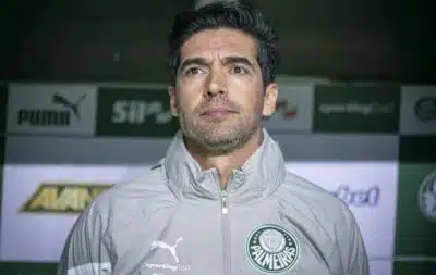 SP - PAULISTÃO/PALMEIRAS X RED BULL BRAGANTINO - ESPORTES -  O técnico Abel Ferreira, do Palmeiras, na partida entre Palmeiras e Red Bull Bragantino válida pela 5ª rodada do   Campeonato Paulista 2025, realizada no Allianz Parque, em São Paulo, na noite desta terça-feira, 28.    28/01/2025 - Foto: ANDERSON LIRA/CÓDIGO19/ESTADÃO CONTEÚDO