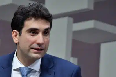 DF - BC/SUCESSÃO/GALÍPOLO/SENADO/SABATINA - POLÍTICA - O diretor de Política Monetária do Banco Central e indicado à presidência da     instituição a partir de 2025, Gabriel Galípolo, durante sua sabatina na Comissão     de Assuntos Econômicos do Senado, em Brasília, nesta terça-feira, 08 de outubro de     2024. Galípolo reconheceu que há anos as projeções de crescimento do Brasil vêm     sendo revistas 