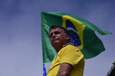 RJ - RIO/ATO/BOLSONARO/ANISTIA - POLÍTICA - O ex-presidente Jair Bolsonaro (PL) participa de manifestação na orla de Copacabana, na zona sul do Rio, neste   domingo (16), em prol da anistia aos condenados pelos atos golpistas de 8 de Janeiro de 2023. Bolsonaro afirmou   que, mesmo 