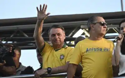 DF - BOLSONARO/ATO PELA ANISTIA EM BRASÍLIA - POLÍTICA - Foto, Ex-Presidente Jair Bolsonaro e Pastor Silas Malafaia. Nesta quarta (7) o Ex-presidente Jair Bolsonaro particia de ato pela anistia em Brasília. 07/05/2025 - Foto: TON MOLINA/FOTOARENA/FOTOARENA/ESTADÃO CONTEÚDO