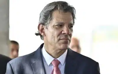 DF - COLETIVA/HADDAD ALCOLUMBRE E HUGO MOTTA - POLÍTICA - Foto, Ministro Fernando Haddad, Senador Davi Alcolum. Nesta terça (3) o Ministro Fernando Haddad ao lado Senador Davi Alcolumbre, presidente do Senado e Deputado Hugo Motta Presidente da Câmara dos Deputados, falam sobre o impasse do IOF. 03/06/2025 - Foto: TON MOLINA/FOTOARENA/FOTOARENA/ESTADÃO CONTEÚDO