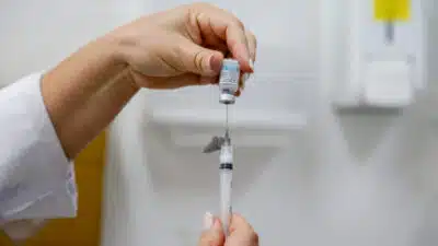 A capital paulista oferecerá vacinação contra a gripe até o dia 27 de junho nas estações de metrô A capital paulista oferecerá vacinação contra a gripe até o dia 27 de junho nas estações de metrô