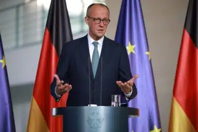 Berlin (Germany), 28/07/2025.- German Chancellor Friedrich Merz delivers a statement at the chancellery following a meeting of the government's security cabinet in Berlin, Germany, 28 July 2025. (Alemania) EFE/EPA/CLEMENS BILAN