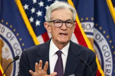 WASHINGTON (United States), 18/06/2025.- US Federal Reserve Chair Jerome Powell speaks to reporters after the Fed decided to leave interest rates unchanged at the Federal Reserve in Washington, DC, USA, 18 June 2025. President Donald Trump earlier called Powell 'stupid' for not lowering rates. EFE/EPA/JIM LO SCALZO