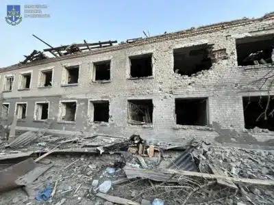 ZAPORIZHZHIA (Ukraine), 29/07/2025.- A handout photo made available by the Zaporizhzhia Regional Prosecutor's Office shows the damage after glide bombs strike on a penal colony in Zaporizhzhia area, Ukraine, 29 July 2025. A Russian airstrike on the night of 28 to 29 July left some buildings of the penal colony, including the food block, destroyed. Administrative premises were also damaged. At least 17 people have died and 42 others were injured in the attack, according to the Zaporizhzhia Regional Prosecutor's Office. (Rusia, Ucrania) EFE/EPA/ZAPORIZHZHIA REGIONAL PROSECUTOR'S OFFICE / HANDOUT HANDOUT EDITORIAL USE ONLY/NO SALES