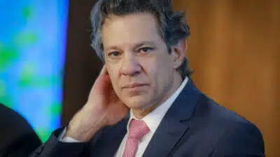 O Ministro Fernando Haddad (Fazenda) e o vice-presidente e ministro do Desenvolvimento, Indústria, Comércio e Serviços (MDIC), Geraldo Alckmin realizar nesta quinta-feira, 10, cerimônia para regulamentação do programa Mobilidade Verde e Inovação (Mover), referente ao IPI Verde e à criação do programa Carro Sustentável. | Sérgio Lima/Poder360 - 10.jul.2025