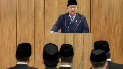O presidente Luiz Inácio Lula da Silva (PT) e o presidente da Indonésia, Prabowo Subianto, durante pronunciamento após encontro no Palácio do Planalto, em Brasília. O mandatário indonésio está no Brasil em visita oficial de Estado. A visita se dá na sequência do comparecimento do líder da Indonésia na 17ª Cúpula do Brics, realizada no Rio de 6 a 7 de julho. | Sérgio Lima/Poder360 - 09.jul.2025