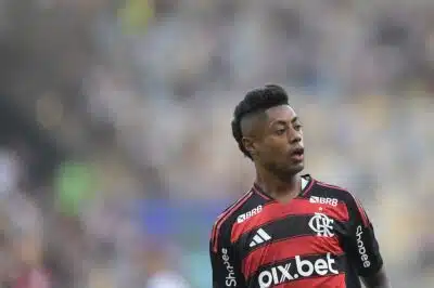 RJ - CARIOCA 2025, FLAMENGO X VASCO - ESPORTES - RJ - RIO DE JANEIRO - 08/03/2025 - CARIOCA 2025, FLAMENGO X VASCO - Bruno Henrique jogador do Flamengo durante partida contra o Vasco no estádio Maracanã pelo campeonato Carioca 2025. 09/03/2025 - Foto: THIAGO RIBEIRO/AGIF - AGÊNCIA DE FOTOGRAFIA/AGIF - AGÊNCIA DE FOTOGRAFIA/ESTADÃO CONTEÚDO