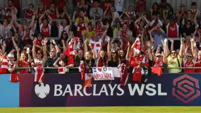 A Inglaterra permitirá o retorno do consumo de álcool em estádios durante partidas da WSL