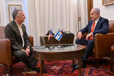 JERUSALÉN, 31/07/2025.- El primer ministro de Israel, Benjamín Netanyahu (d), se reunió este jueves con el enviado especial de la Casa Blanca a Oriente Medio, Steve Witkoff, tras su llegada al país para tratar la situación en la Franja de Gaza. EFE/Kobi Gideon/ GPO/SOLO USO EDITORIAL/SOLO DISPONIBLE PARA ILUSTRAR LA NOTICIA QUE ACOMPAÑA (CRÉDITO OBLIGATORIO)